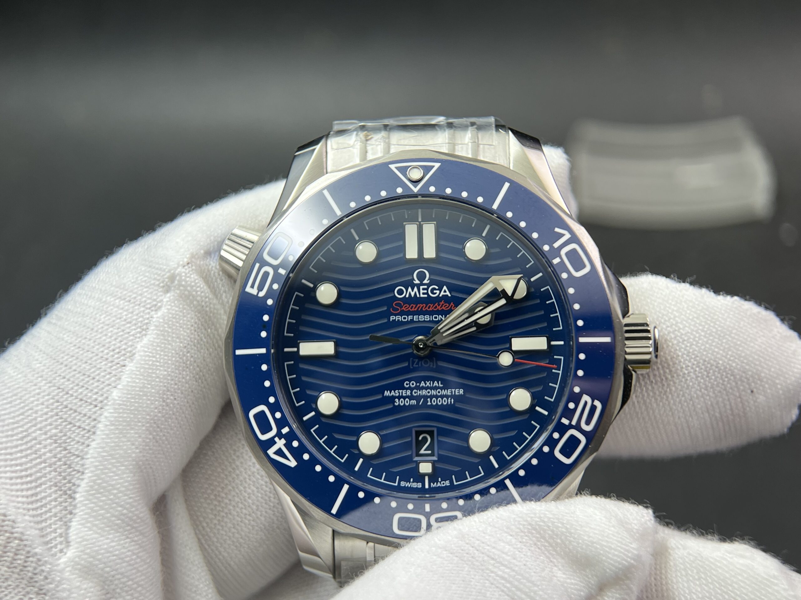 Seamaster Diver 300M VSF 1:1 Best Edition Blue Ceramic Blue Dial on SS Bracelet A8800 V2 (Include blue strap) - Image 2