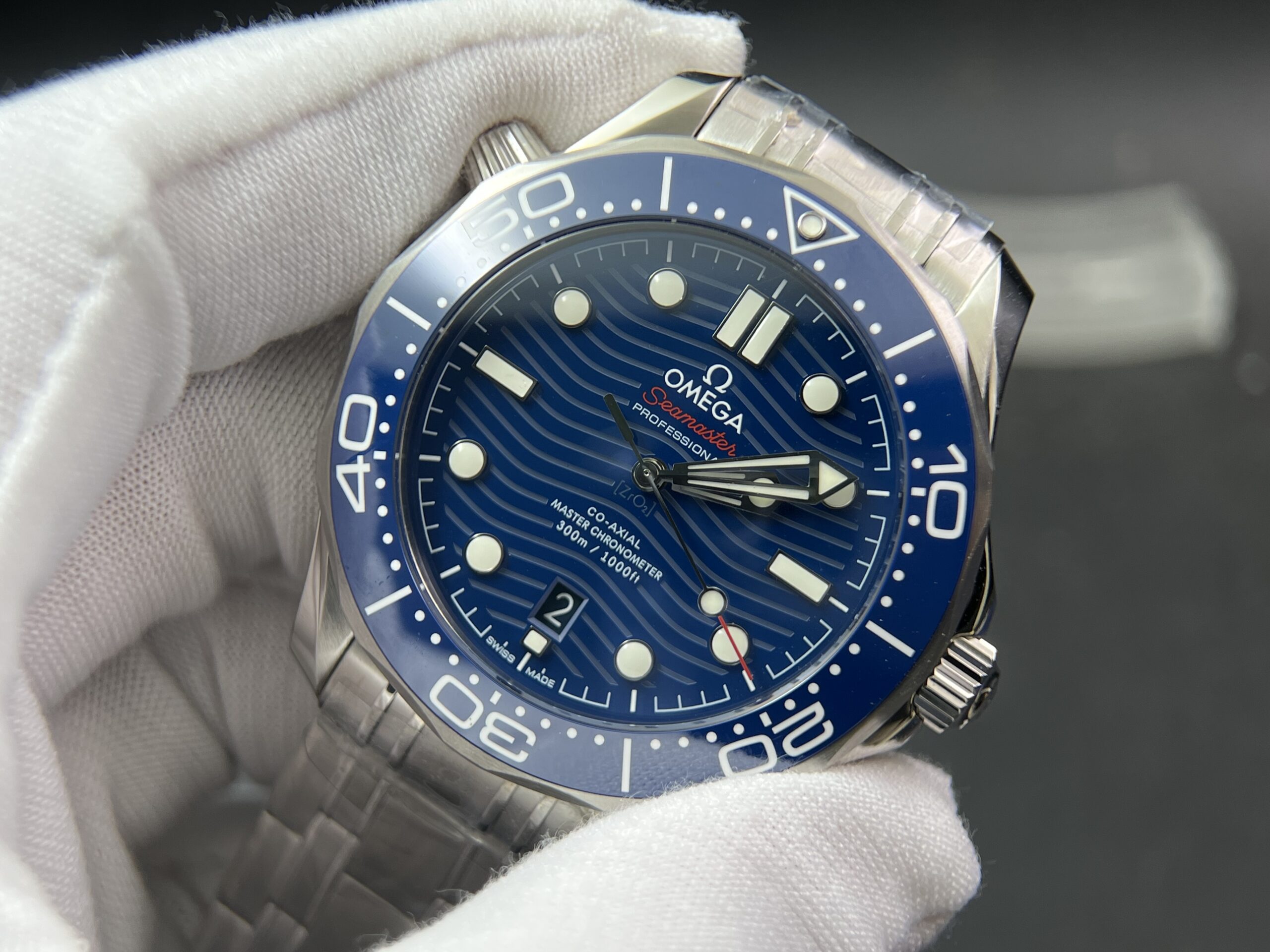 Seamaster Diver 300M VSF 1:1 Best Edition Blue Ceramic Blue Dial on SS Bracelet A8800 V2 (Include blue strap) - Image 3