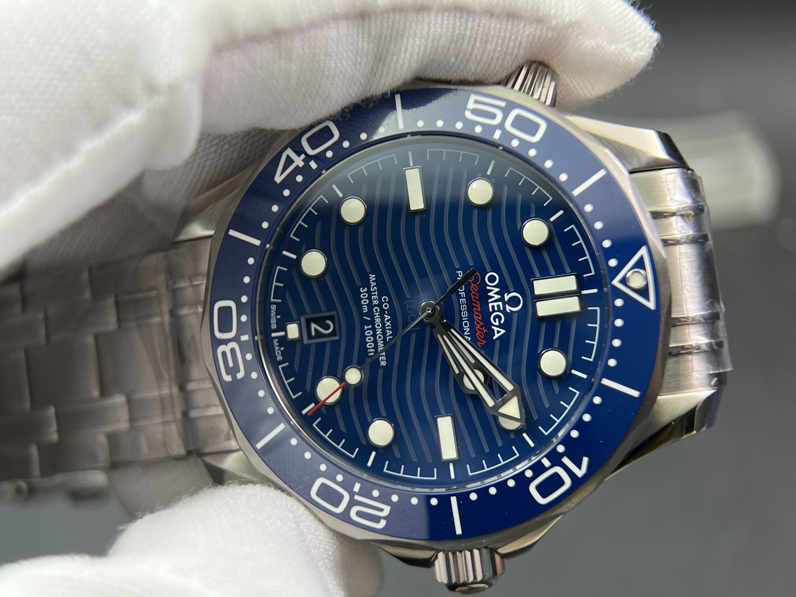 Seamaster Diver 300M VSF 1:1 Best Edition Blue Ceramic Blue Dial on SS Bracelet A8800 V2 (Include blue strap) - Image 5