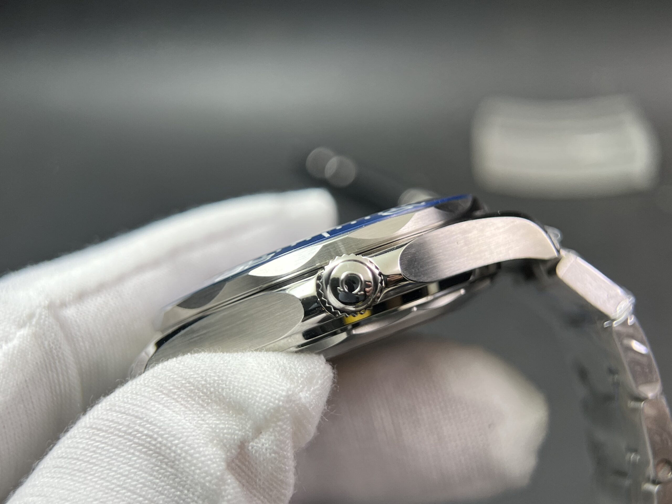 Seamaster Diver 300M VSF 1:1 Best Edition Blue Ceramic Blue Dial on SS Bracelet A8800 V2 (Include blue strap) - Image 7