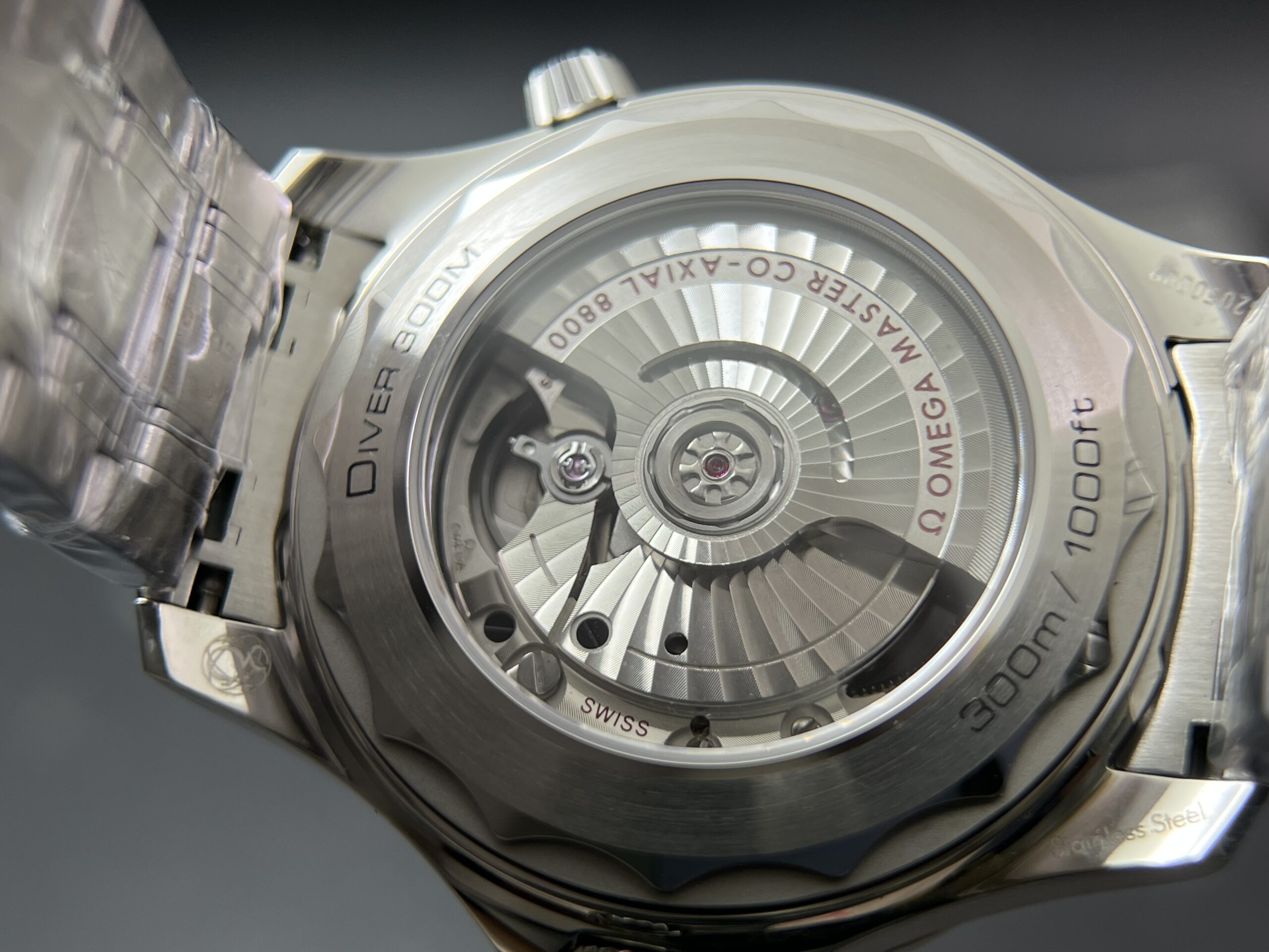 Seamaster Diver 300M VSF 1:1 Best Edition Blue Ceramic Blue Dial on SS Bracelet A8800 V2 (Include blue strap) - Image 9