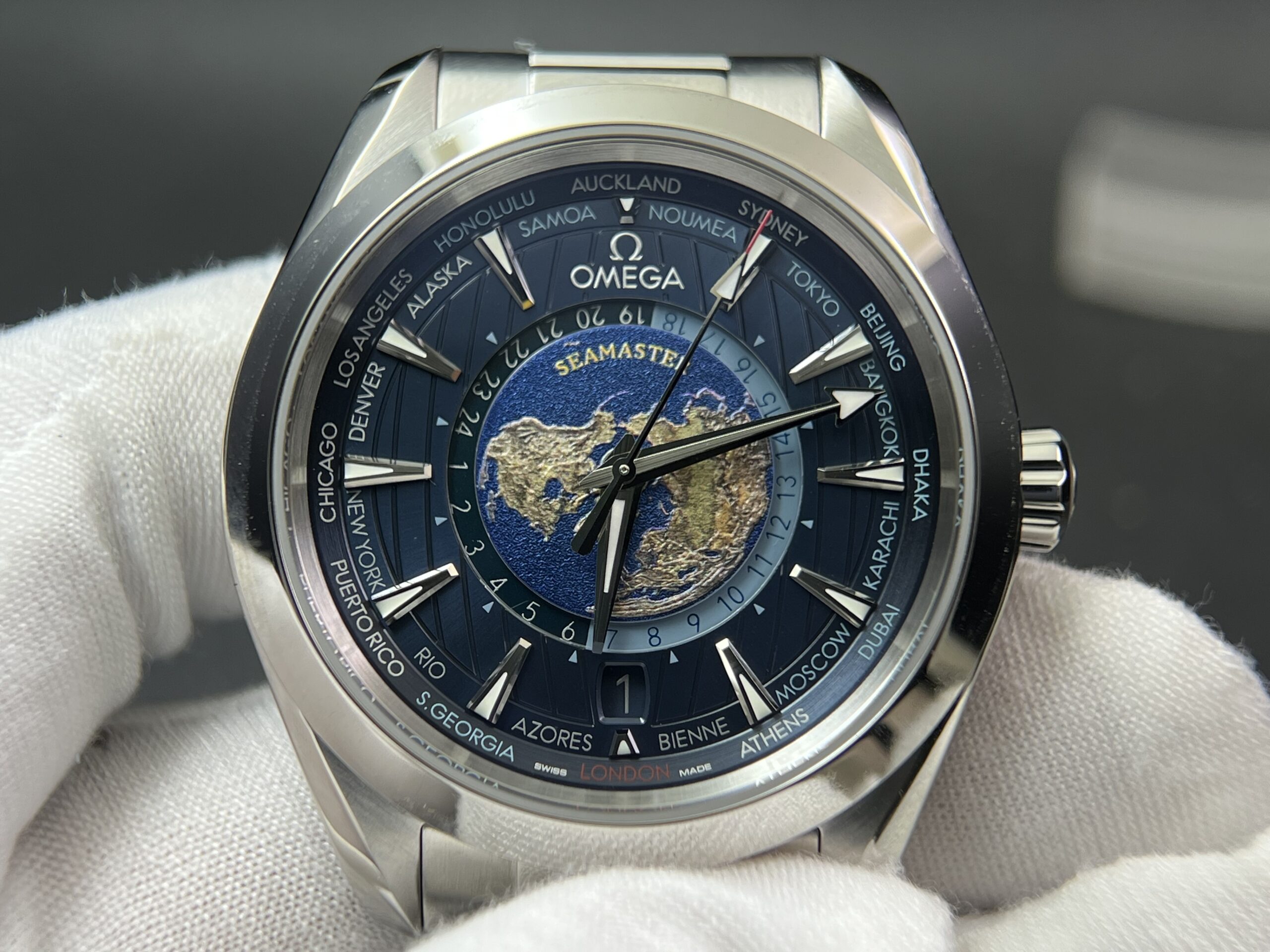 Aqua Terra Worldtimer VSF 1:1 Best Edition Blue Dial on SS Bracelet A8938 Super Clone 43mm - Image 2
