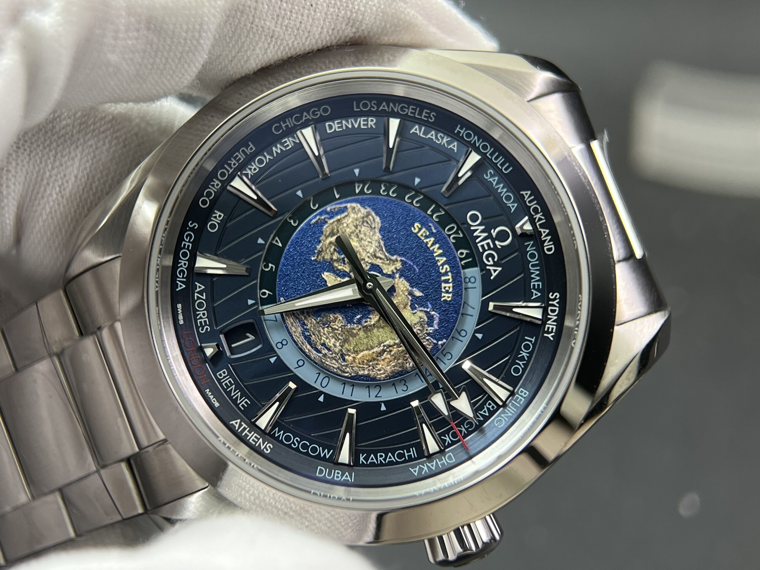 Aqua Terra Worldtimer VSF 1:1 Best Edition Blue Dial on SS Bracelet A8938 Super Clone 43mm - Image 5